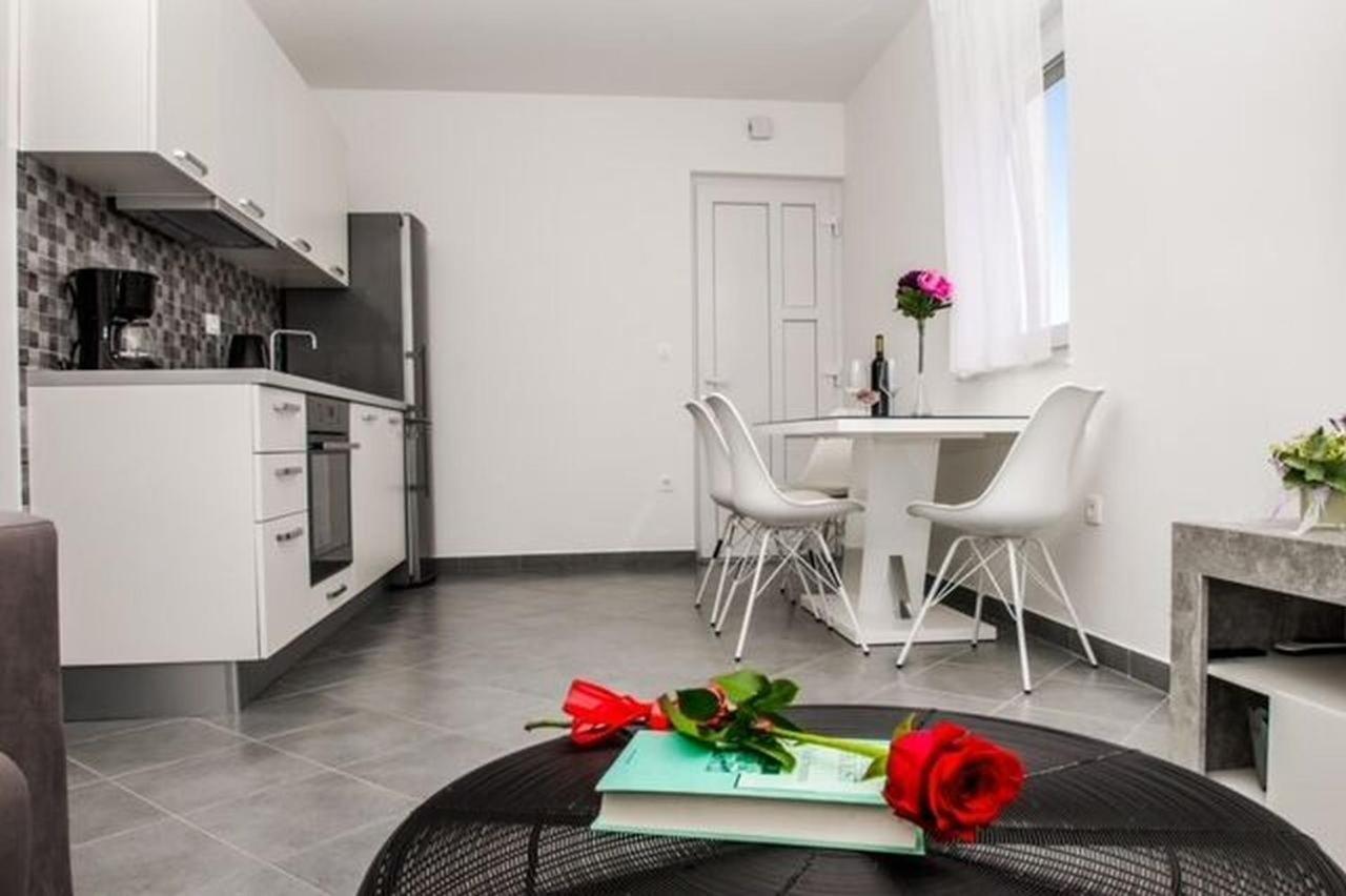 Apartments Zdeslav Рогозница Экстерьер фото